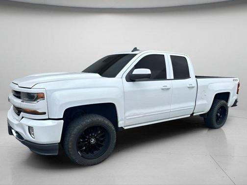 Summit White 2017 Chevrolet Silverado 1500 2LT