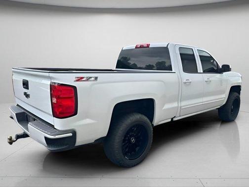 Summit White 2017 Chevrolet Silverado 1500 2LT