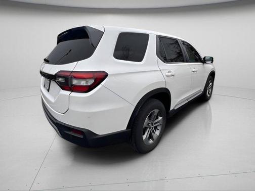 2023 Honda Pilot AWD EX-L 8 Passenger