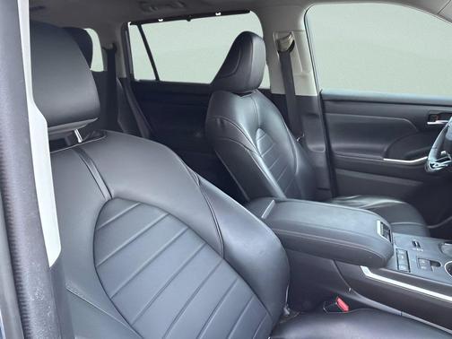 Moon Dust 2021 Toyota Highlander XLE
