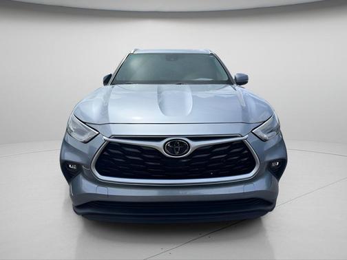 Moon Dust 2021 Toyota Highlander XLE