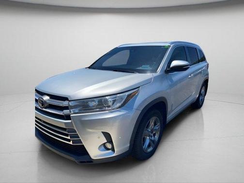 Celestial Silver Metallic 2017 Toyota Highlander Limited Platinum