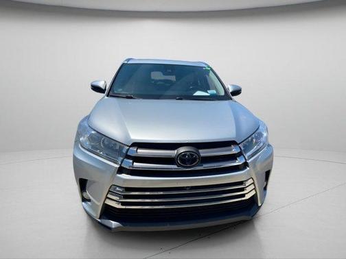 Celestial Silver Metallic 2017 Toyota Highlander Limited Platinum