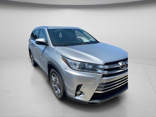 Celestial Silver Metallic 2017 Toyota Highlander Limited Platinum