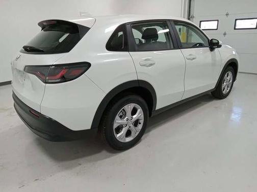 Platinum White Pearl 2023 Honda HR-V LX