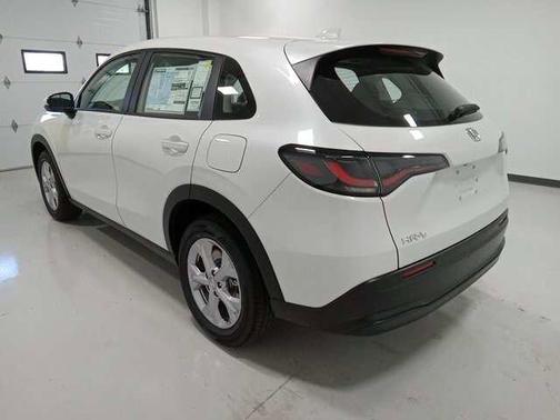 Platinum White Pearl 2023 Honda HR-V LX