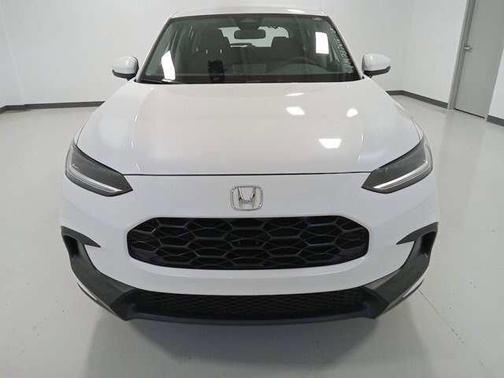 Platinum White Pearl 2023 Honda HR-V LX