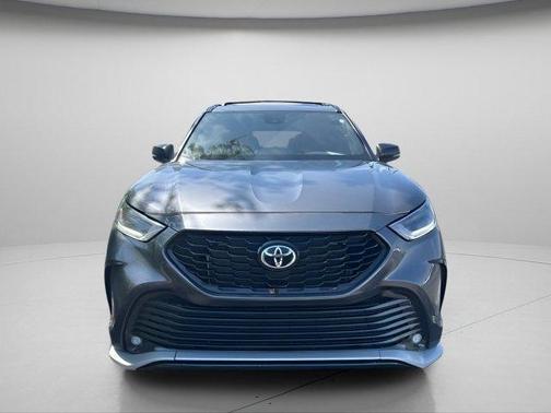 Magnetic Gray Metallic 2023 Toyota Highlander XSE