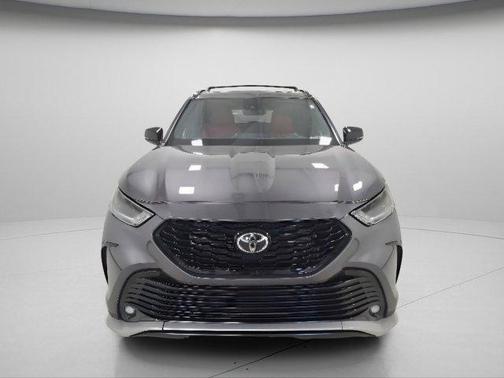 Magnetic Gray Metallic 2023 Toyota Highlander XSE