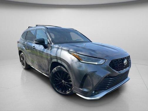 Magnetic Gray Metallic 2023 Toyota Highlander XSE