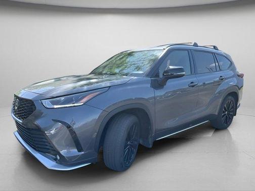 Magnetic Gray Metallic 2023 Toyota Highlander XSE