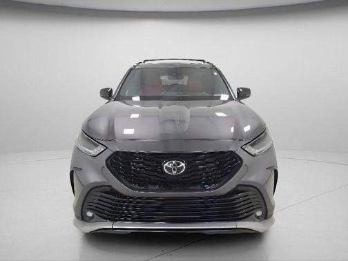 Magnetic Gray Metallic 2023 Toyota Highlander XSE