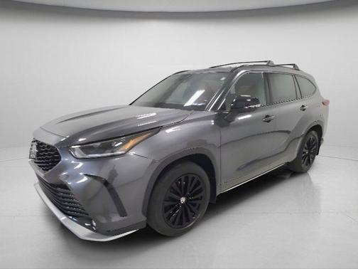 Magnetic Gray Metallic 2023 Toyota Highlander XSE