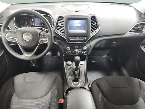 Bright White Clearcoat 2019 Jeep Cherokee Latitude