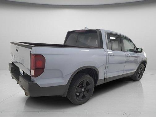 Sonic Gray Pearl 2024 Honda Ridgeline Black