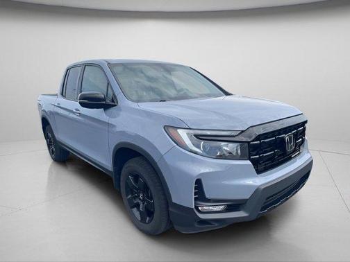 Sonic Gray Pearl 2024 Honda Ridgeline Black