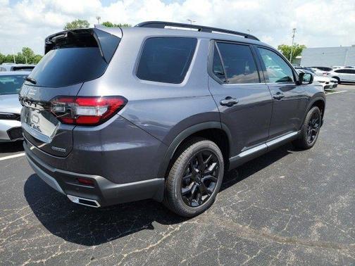 2025 Honda Pilot Touring 8-Passenger