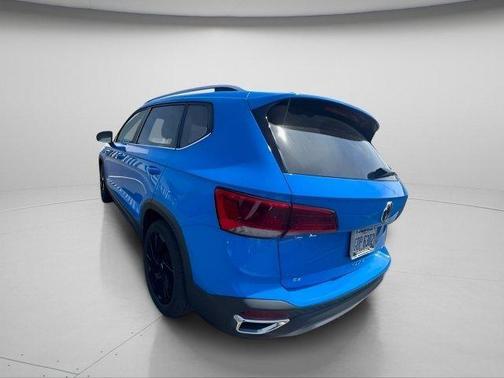 Cornflower Blue 2023 Volkswagen Taos 1.5T SE