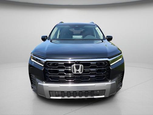 Crystal Black Pearl 2026 Honda Pilot Touring 8-Passenger