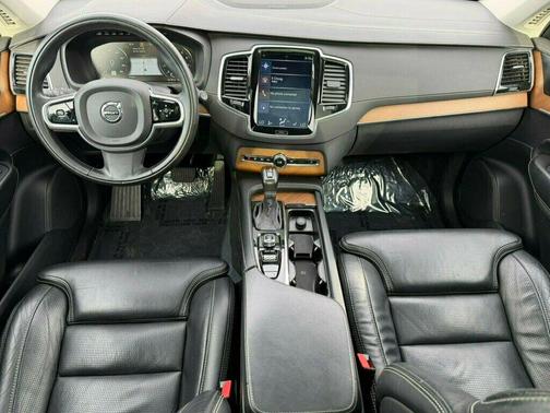 Bursting Blue Metallic 2019 Volvo XC90 T6 Inscription