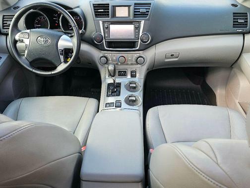 2013 Toyota Highlander SE