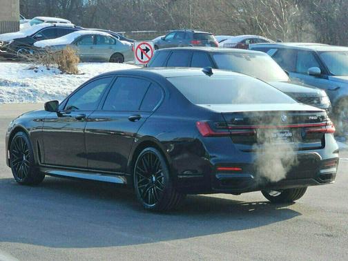 2021 BMW 750 i xDrive