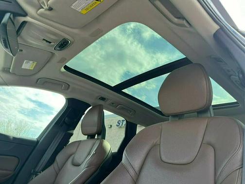 2018 Volvo XC60 T5 Momentum