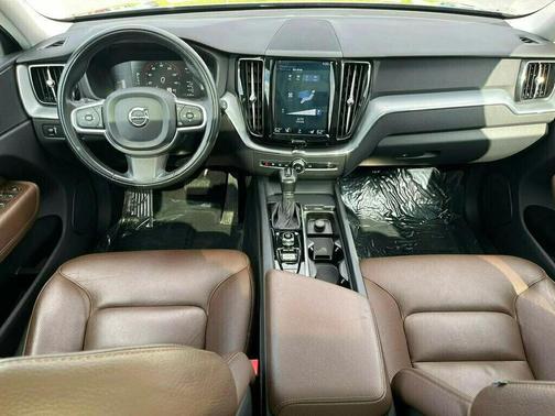 2018 Volvo XC60 T5 Momentum