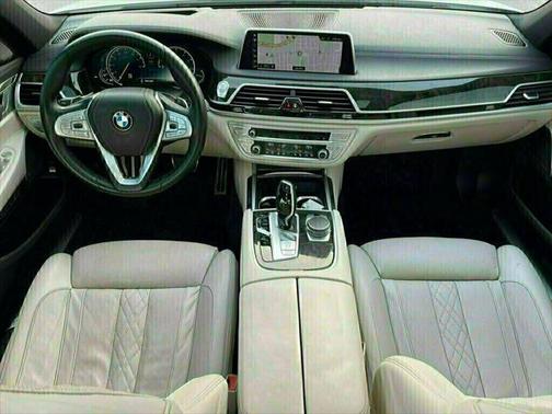 2018 BMW 750 i xDrive