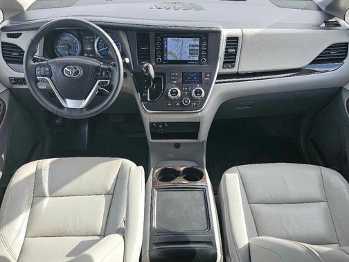 2018 Toyota Sienna XLE
