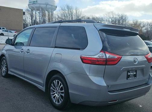 2018 Toyota Sienna XLE