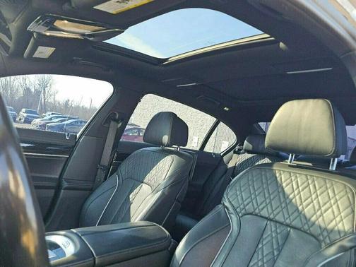 2020 BMW 750 i xDrive