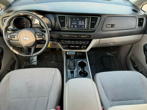 Silky Silver 2019 Kia Sedona L