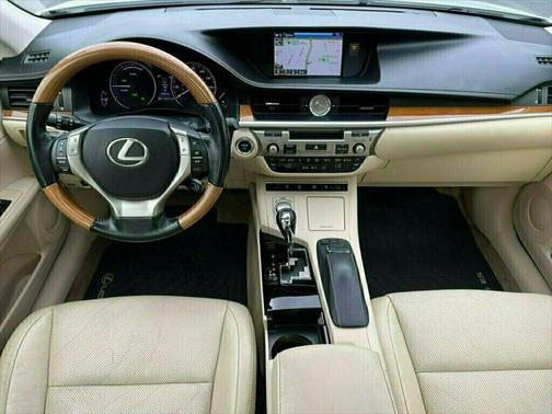 2015 Lexus ES 300h Base