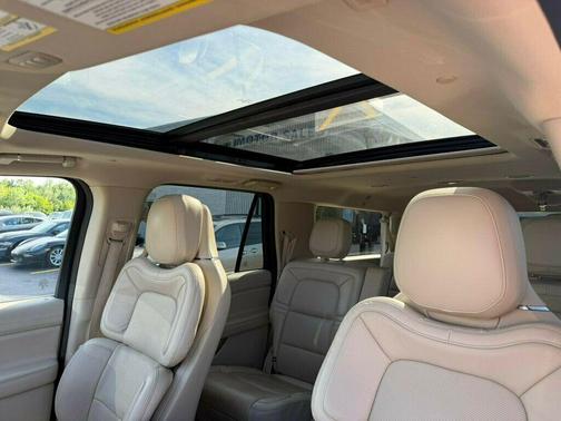 Pristine White 2021 Lincoln Navigator Reserve