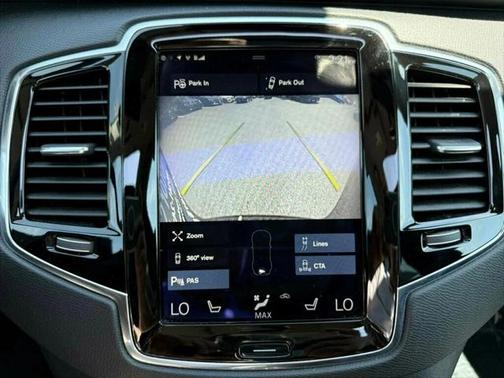 2017 Volvo XC90 T6 Momentum