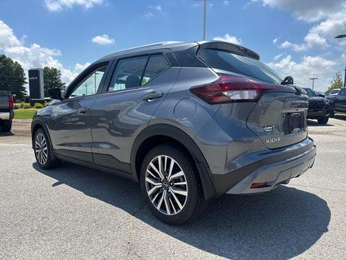 Gun Metallic 2024 Nissan Kicks SV