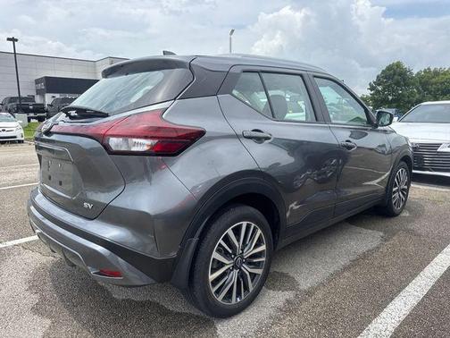 Gun Metallic 2024 Nissan Kicks SV