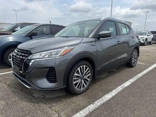 Gun Metallic 2024 Nissan Kicks SV