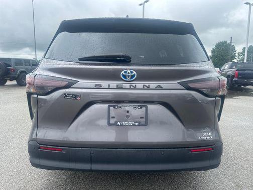 Predawn Gray Mica 2024 Toyota Sienna XLE
