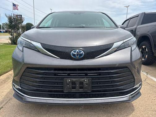 Predawn Gray Mica 2024 Toyota Sienna XLE