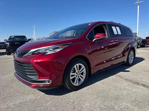 2023 Toyota Sienna Platinum 7 Passenger