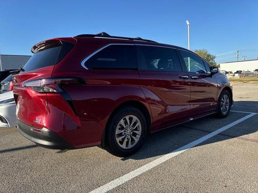 2023 Toyota Sienna XLE