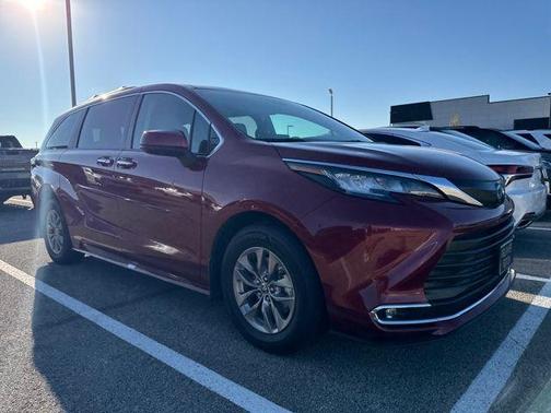 2023 Toyota Sienna XLE