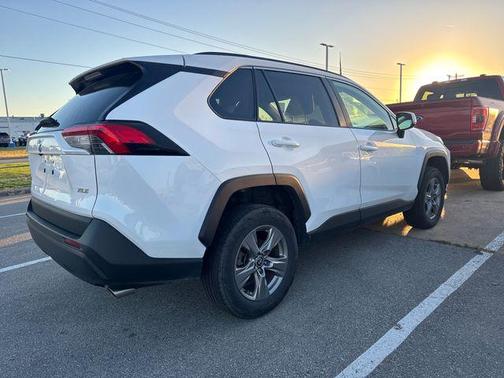 Ice 2024 Toyota RAV4 XLE