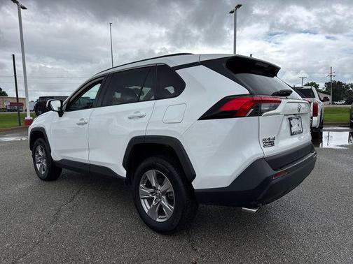 Ice 2024 Toyota RAV4 XLE