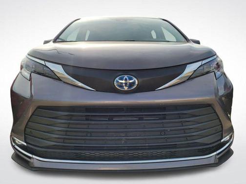 2024 Toyota Sienna XLE 8 Passenger