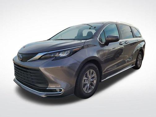 2024 Toyota Sienna XLE 8 Passenger