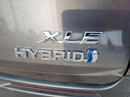 2024 Toyota Sienna XLE 8 Passenger