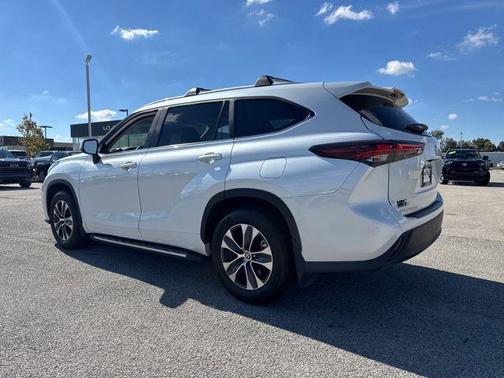 2025 Toyota Highlander XLE